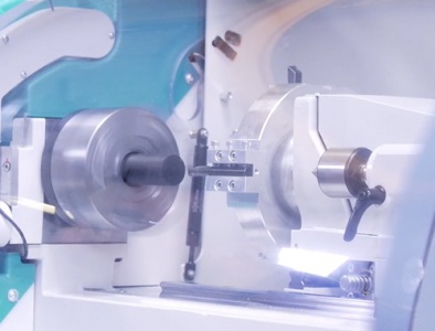 Kompakte CNC Drehmaschine